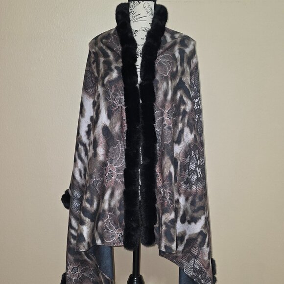Boutique Chic Faux Fur Trim Animal Lace Wrap – One Size - Picture 2 of 4
